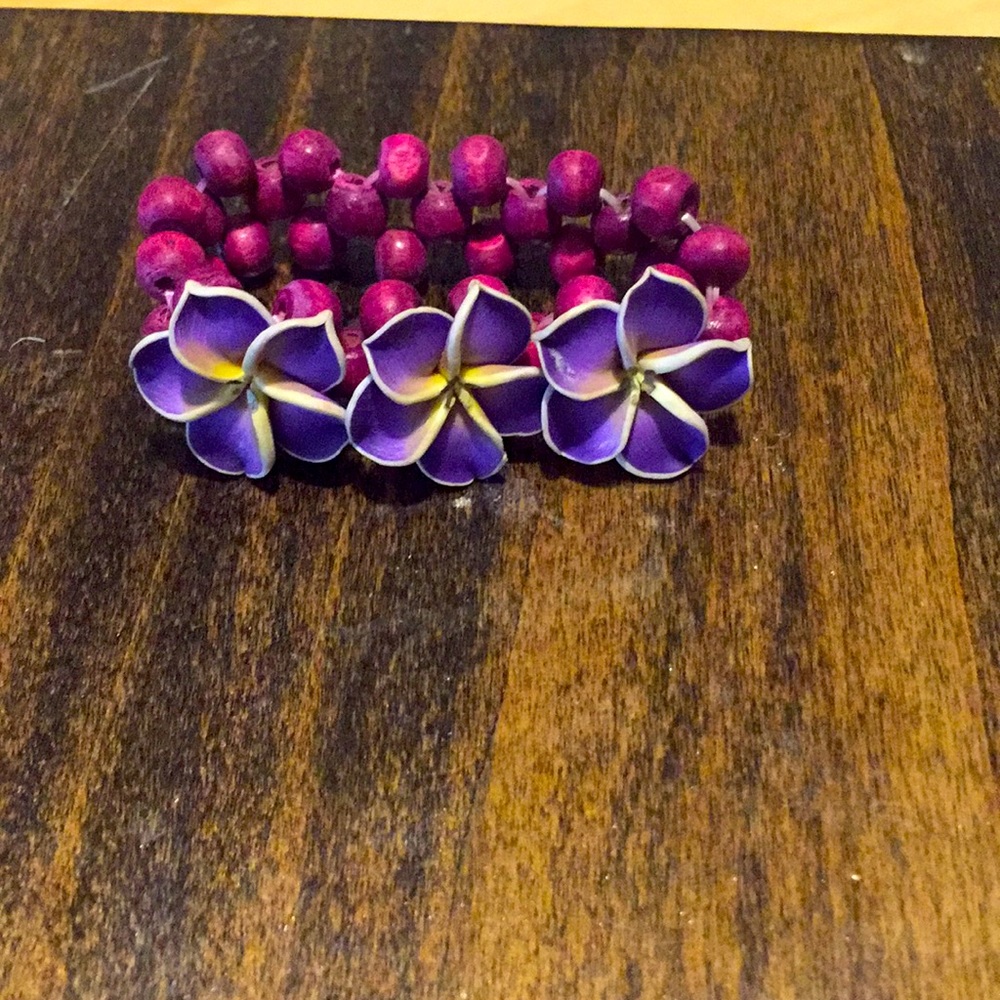 Pretty Hawaiian flowery bracelet